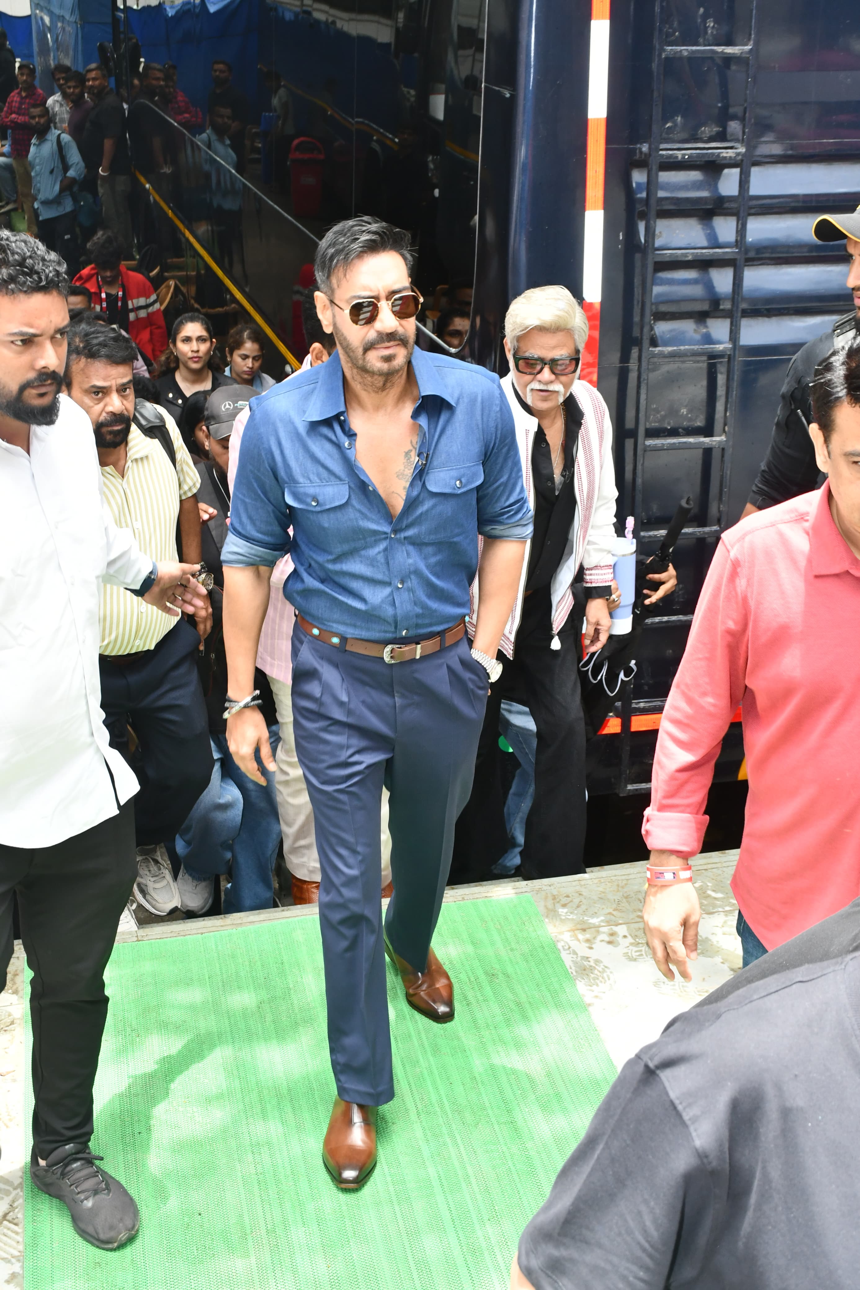 <p>Ajay Devgn was spotted on the sets of The Great Indian Kapil Show looking uber cool as usual.</p> <p>Ajay Devgn was spotted on the sets of The Great Indian Kapil Show looking uber cool as usual.</p>